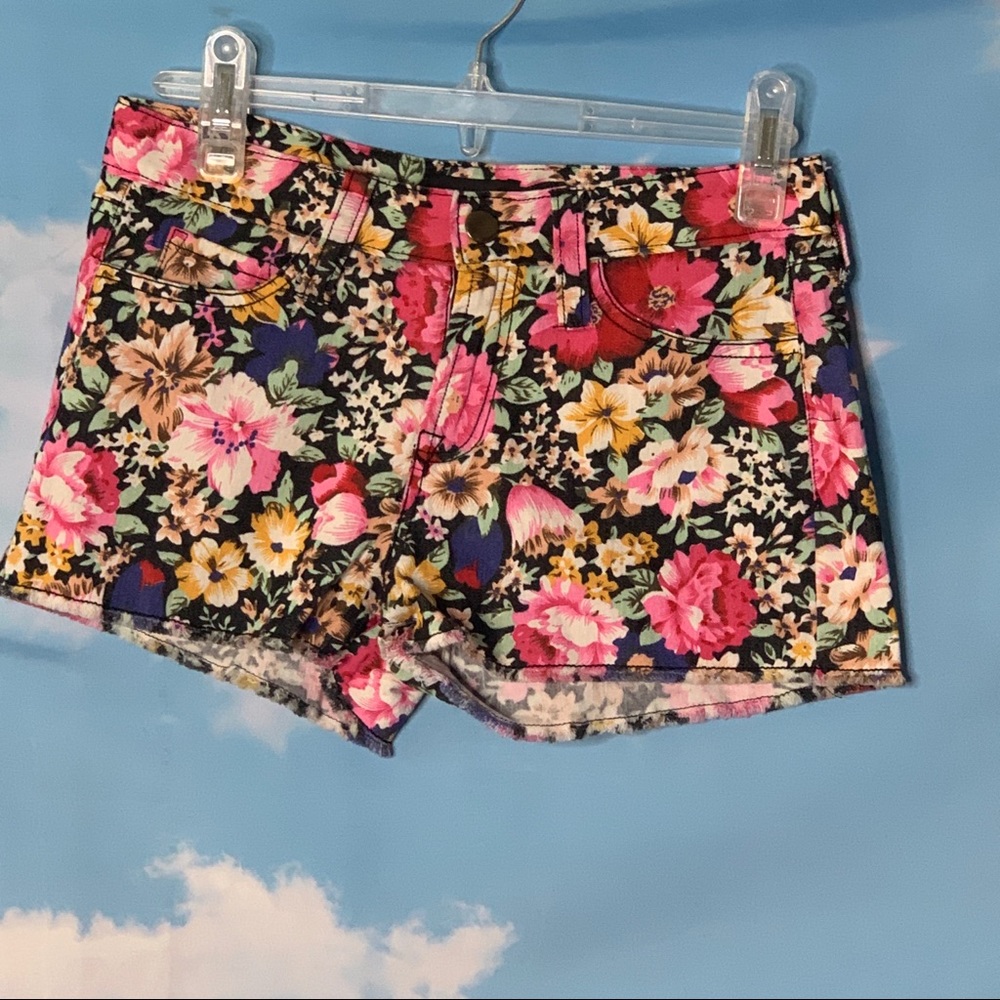 NWT- Haute & Rebellious- Black Floral Shorts Small